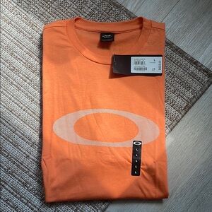 *New With Tags* OAKLEY - Waves Ellipse Tee (Soft Orange) Mens L